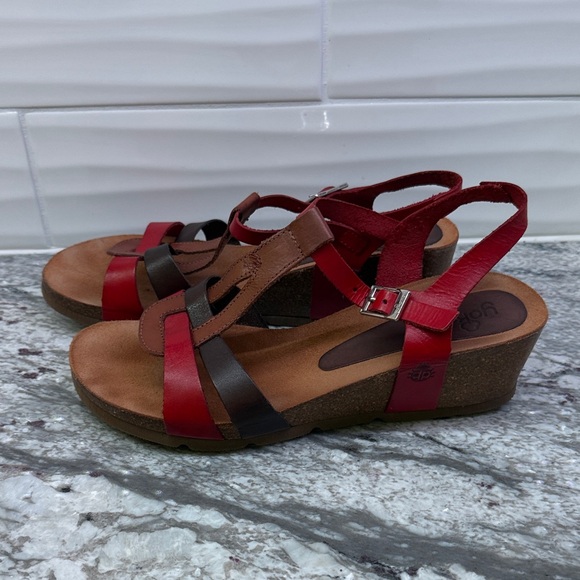 Chic Red and Brown Women's Sandals - Picture 3 of 7